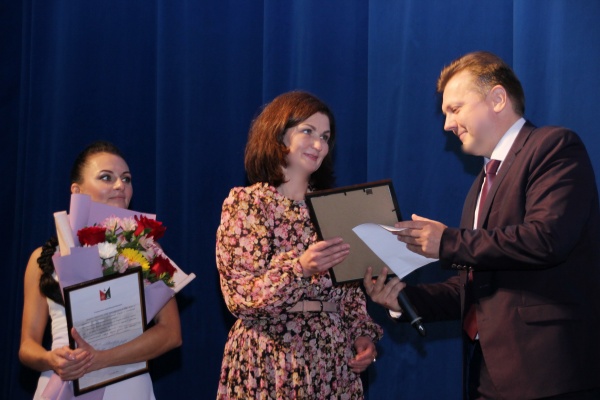 вручение Грачевой.JPG